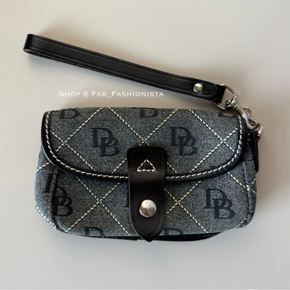 Dooney & Bourke Wristlet Vintage